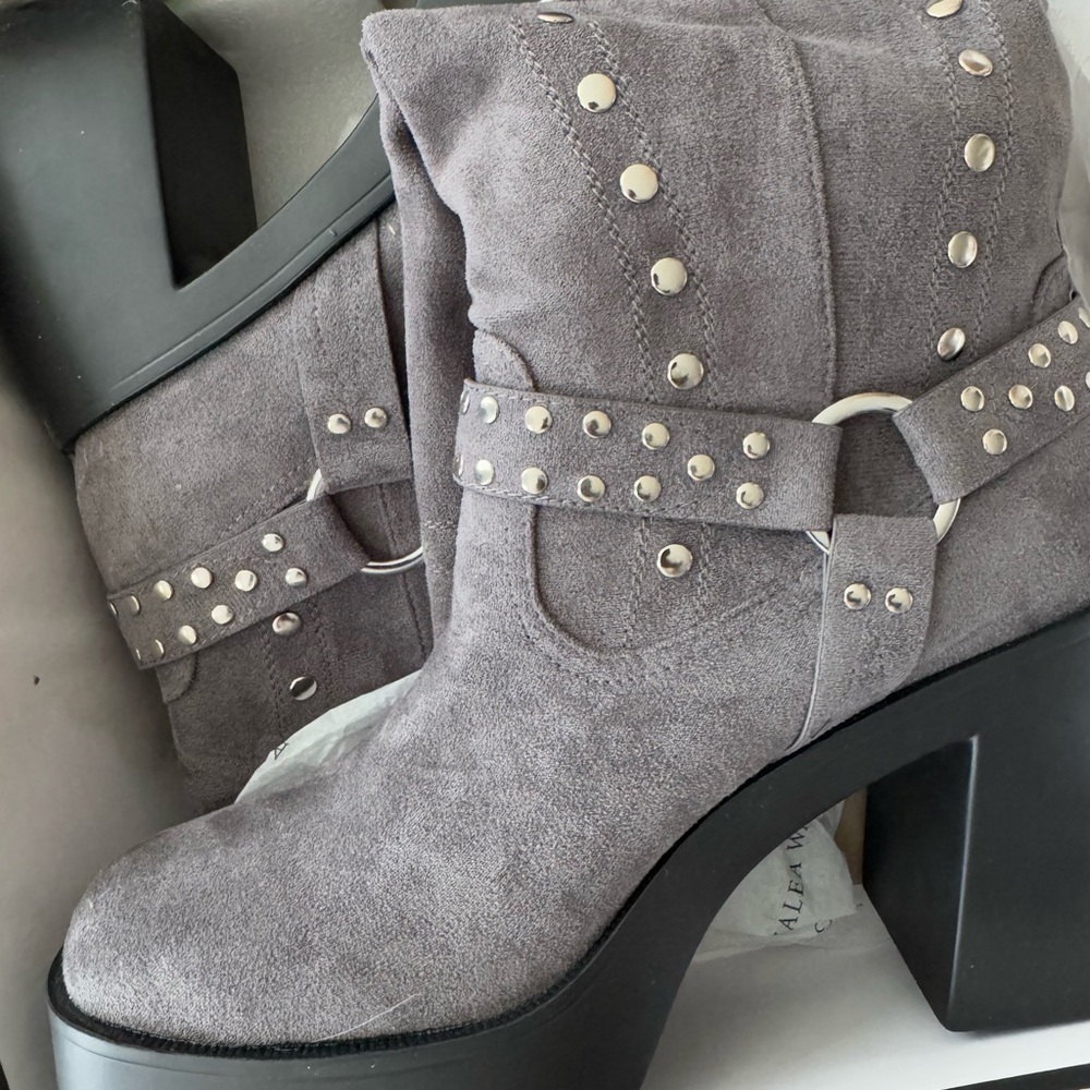 Azalea Wang Gray Suede Studded Women's Boots